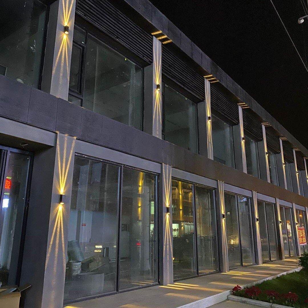 Carvallo – Modern Utomhus Vägglampa med Elegant LED Belysning