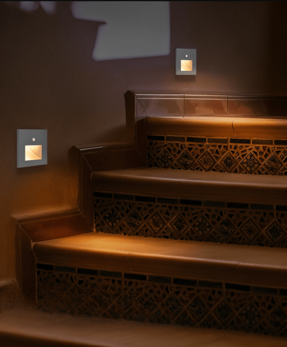 LumiStep Vägglampa med rörelsesensor - Stilfull säker belysning för inomhusbruk