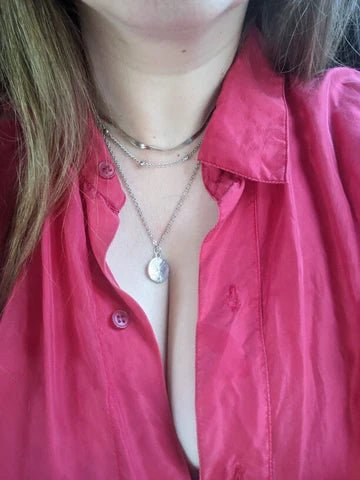 LUNÉA HALSKETTE – Elegant silver trefaldig halsband för tidlös stil