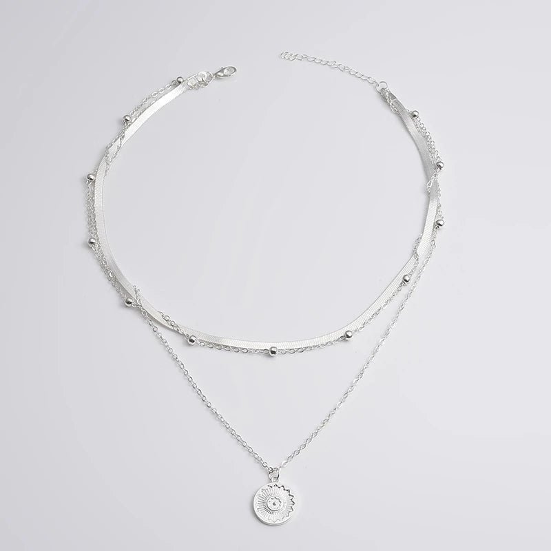 LUNÉA HALSKETTE – Elegant silver trefaldig halsband för tidlös stil