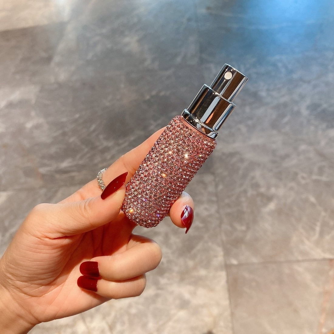 LUXPURE - Elegant påfyllningsbar parfymflaska för resan