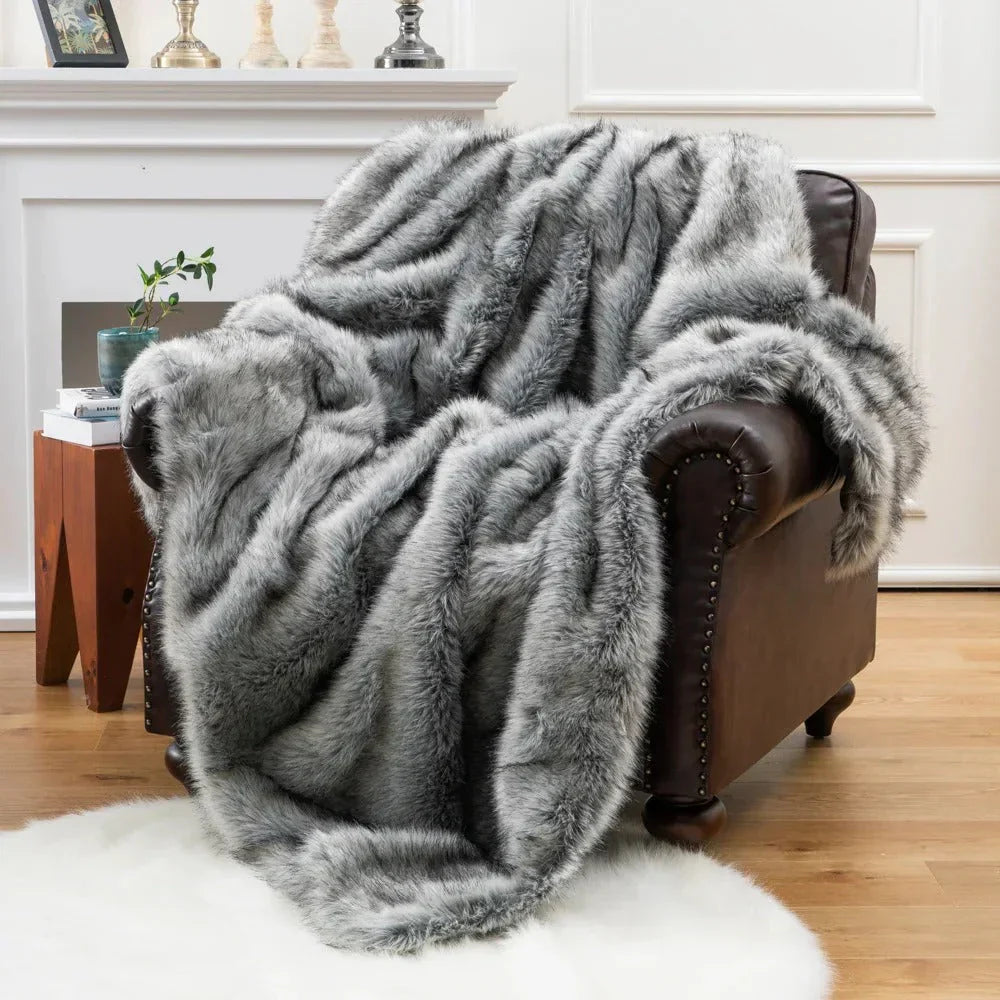 Plush Faux Fur Blanket – Elegant och Mysig Heminredning