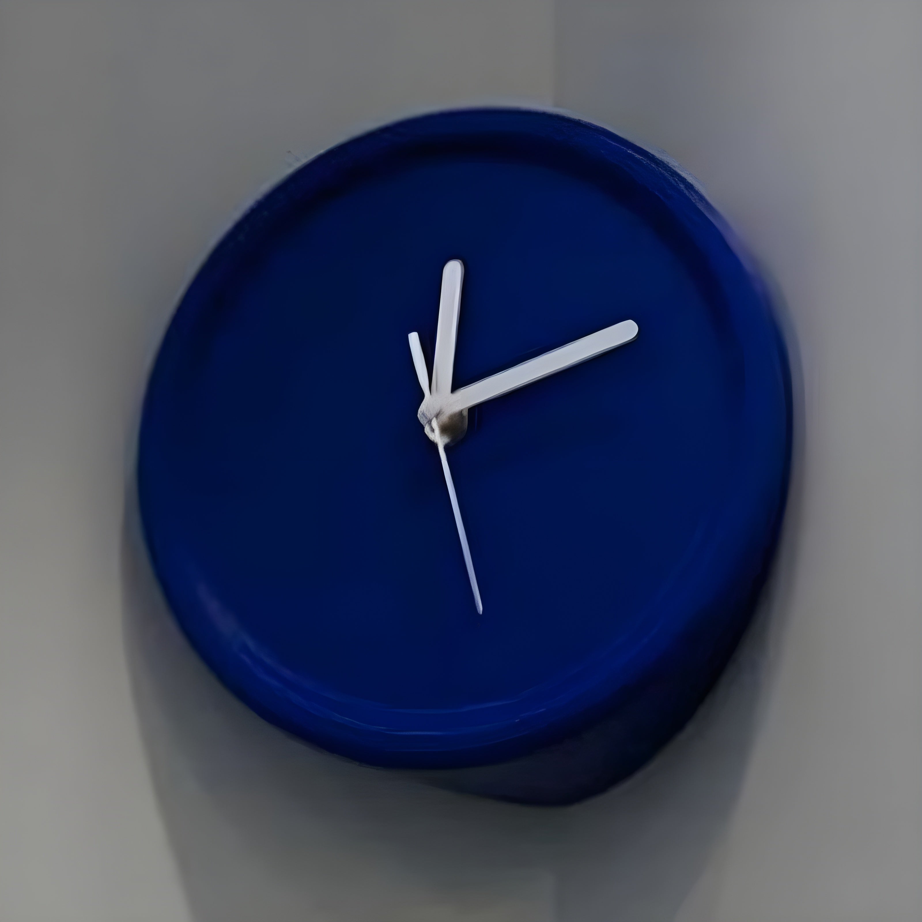 Hörnväggur – Dekorativ design med tyst kvartsvärk | Ideal för varje rumshörn