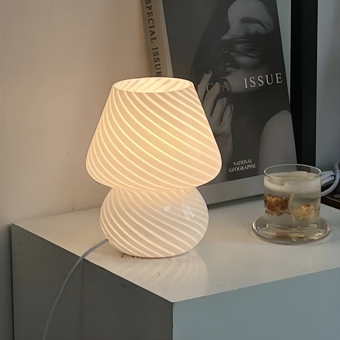 BedsideAura Lampa - Dekorativ Glasbordslampa