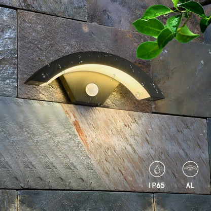 SafeGlow Light - Vattentålig LED-vägglampa med människodetektering