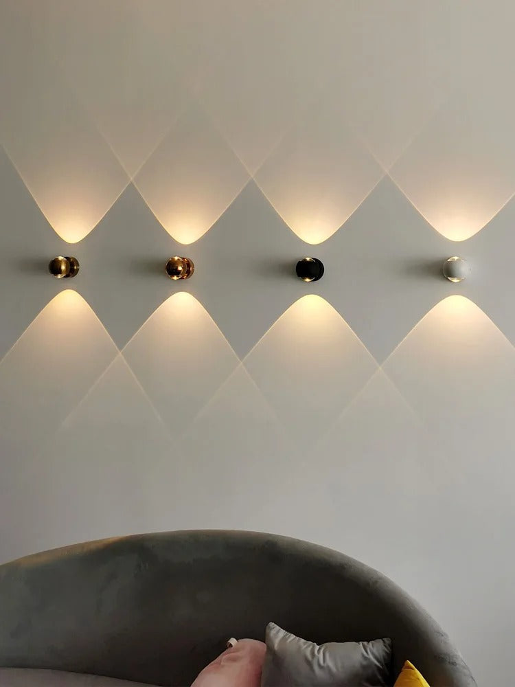 HaloBrass – Tunn väggmonterad LED-lampa i mässing