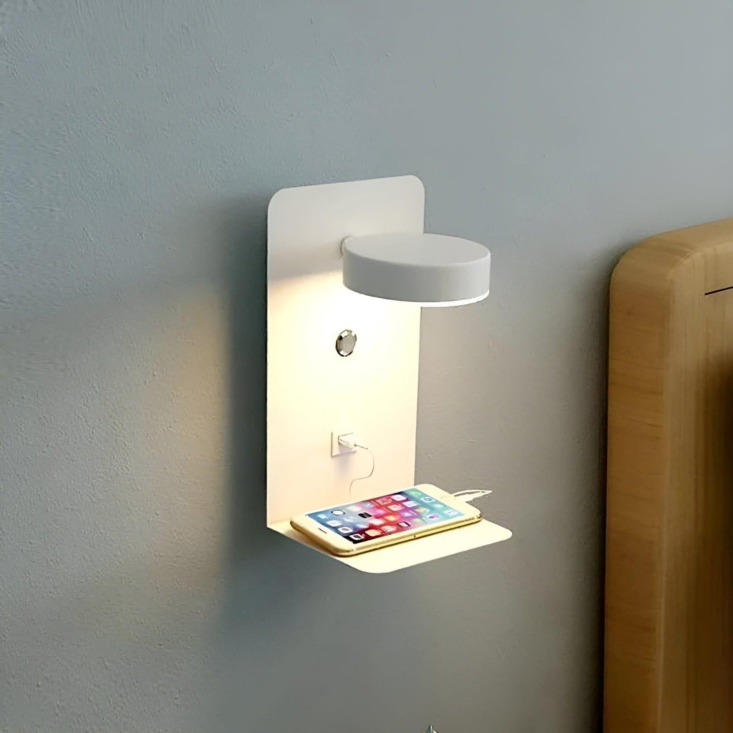 ChargeBright Light - Svart och vit LED-vägglampa med strömbrytare och USB-laddningsport