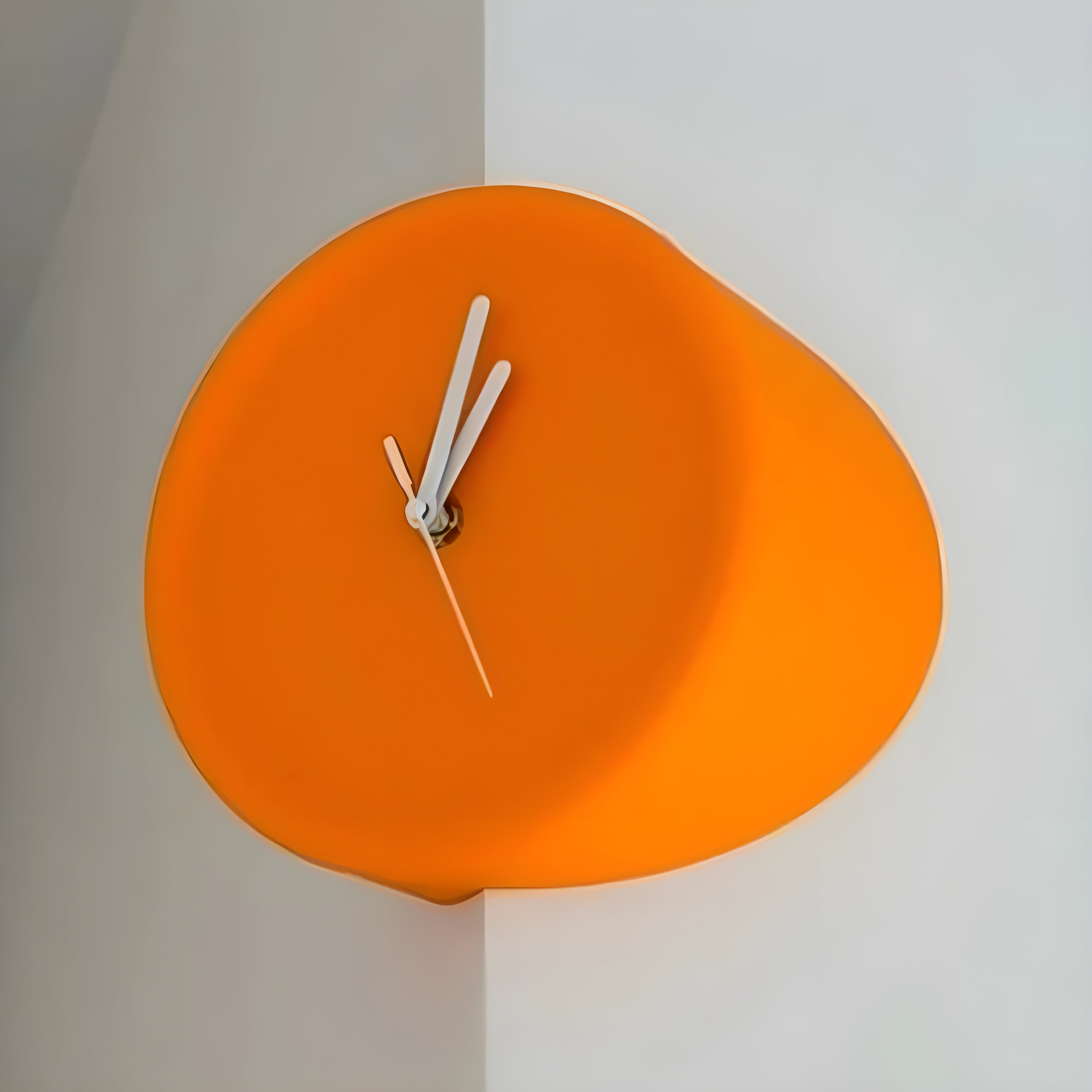 Hörnväggur – Dekorativ design med tyst kvartsvärk | Ideal för varje rumshörn