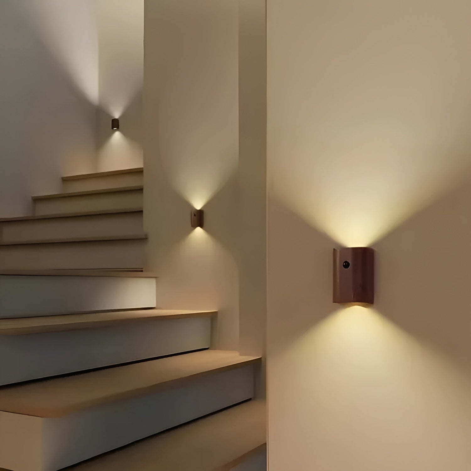 LED vägglampa i trä – Med rörelsesensor &amp; USB | För hall &amp; trappa