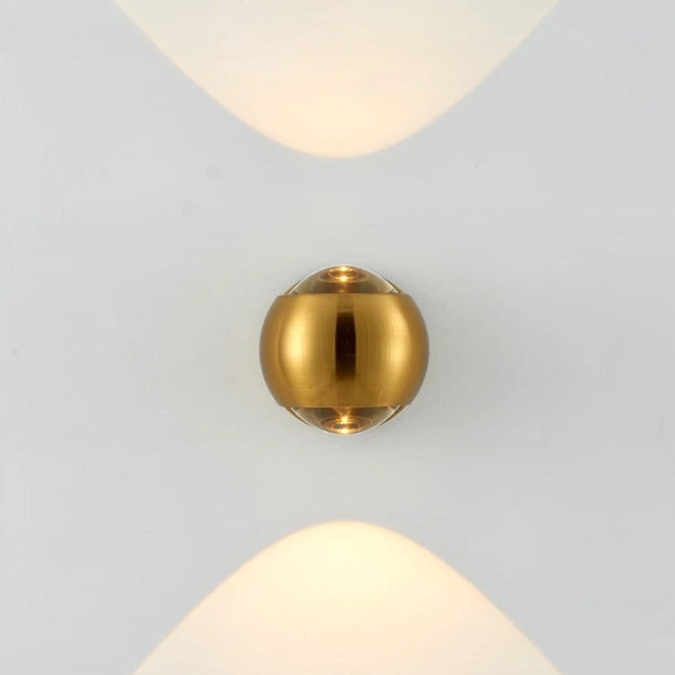 HaloBrass – Tunn väggmonterad LED-lampa i mässing