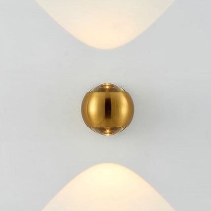 HaloBrass – Tunn väggmonterad LED-lampa i mässing