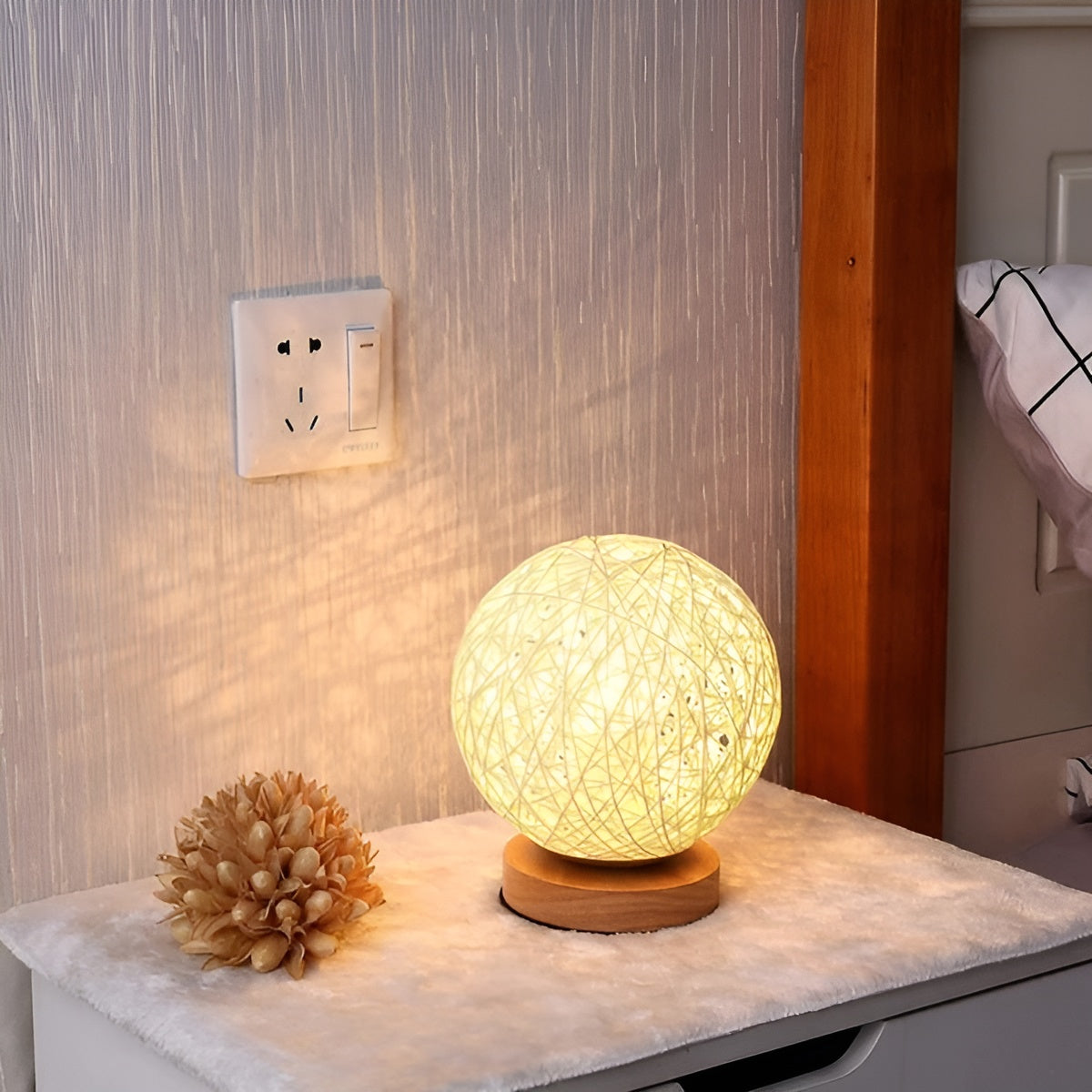 TwineGlow Lampa - Modern USB-uppladdningsbar Rattan Bordslampa