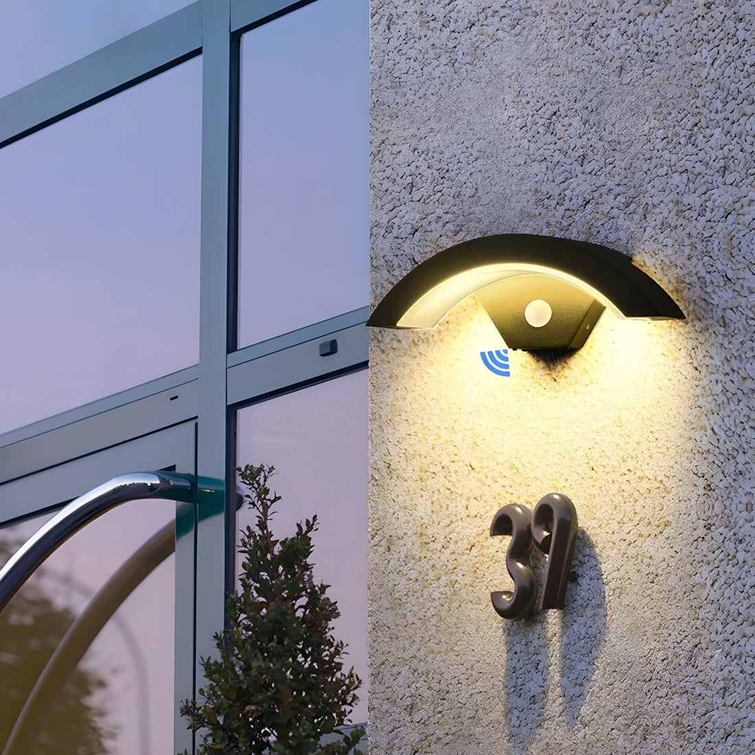 SafeGlow Light - Vattentålig LED-vägglampa med människodetektering