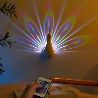 GlowFeather Light - Elegant påfågelprojektions-LED-lampa