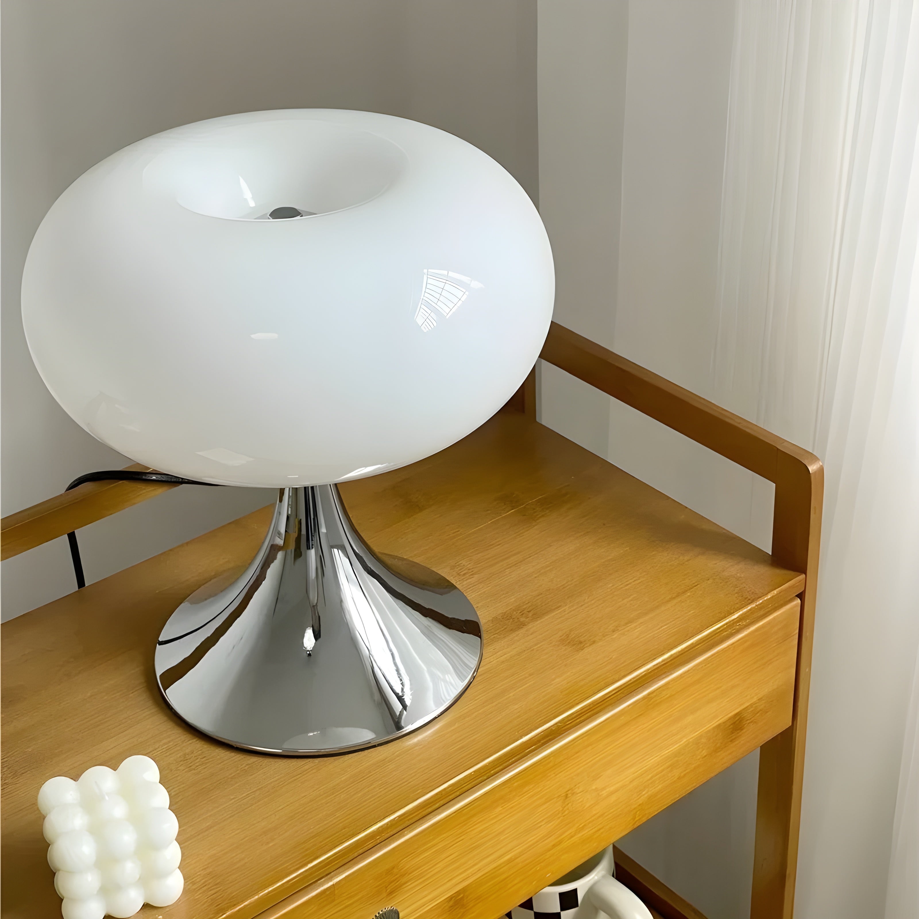 SereneCrystal Lampa - Elegant Retro Bordslampa