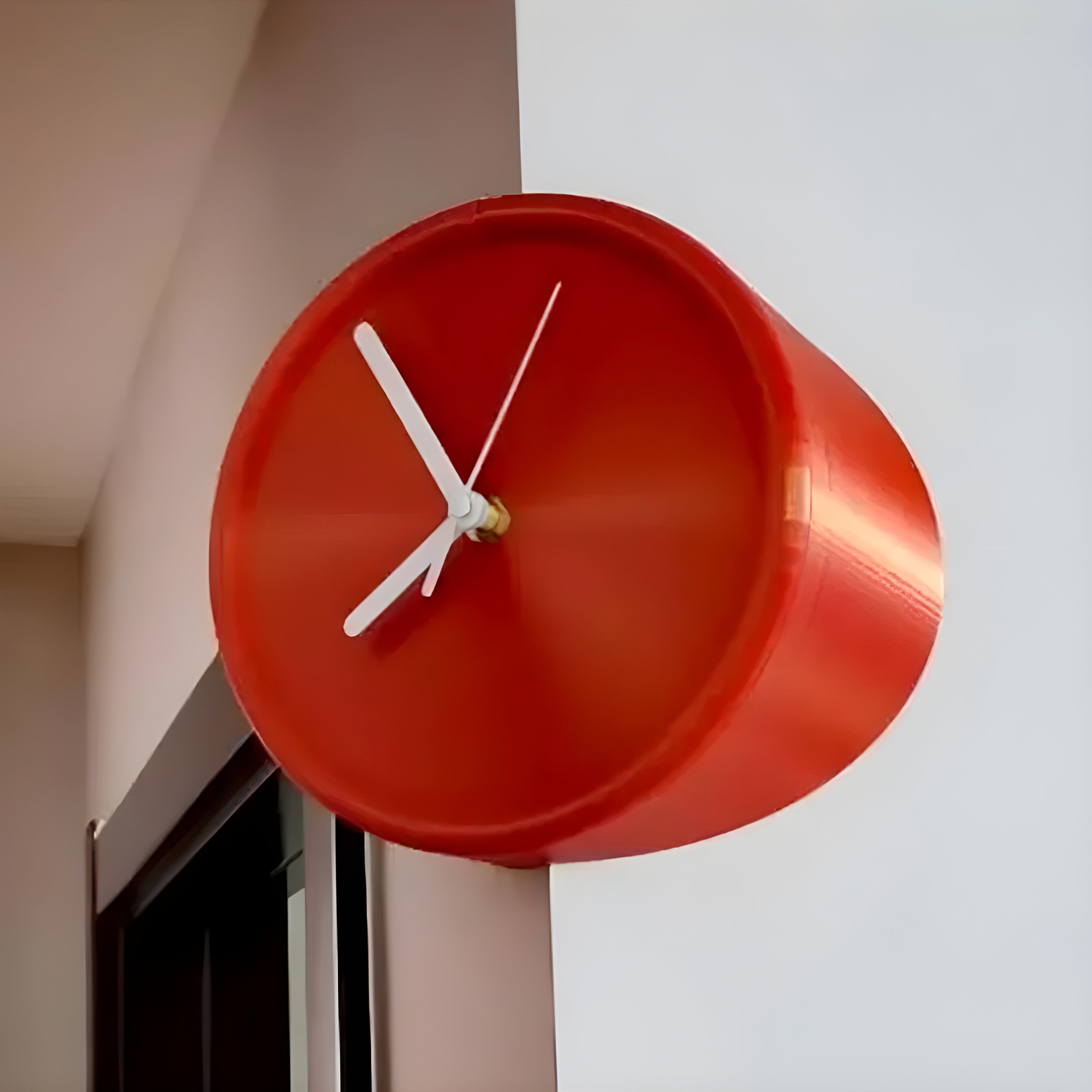 Hörnväggur – Dekorativ design med tyst kvartsvärk | Ideal för varje rumshörn