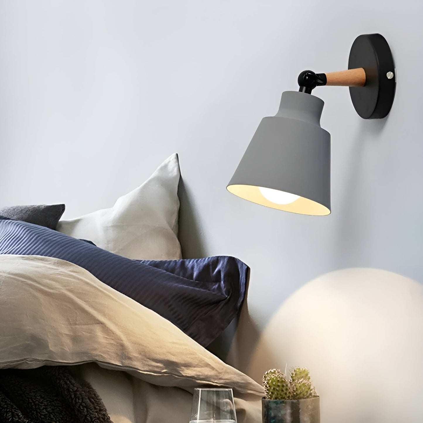 LED Vägglampa i massivt trä – Minimalistisk design för sovrum och hall