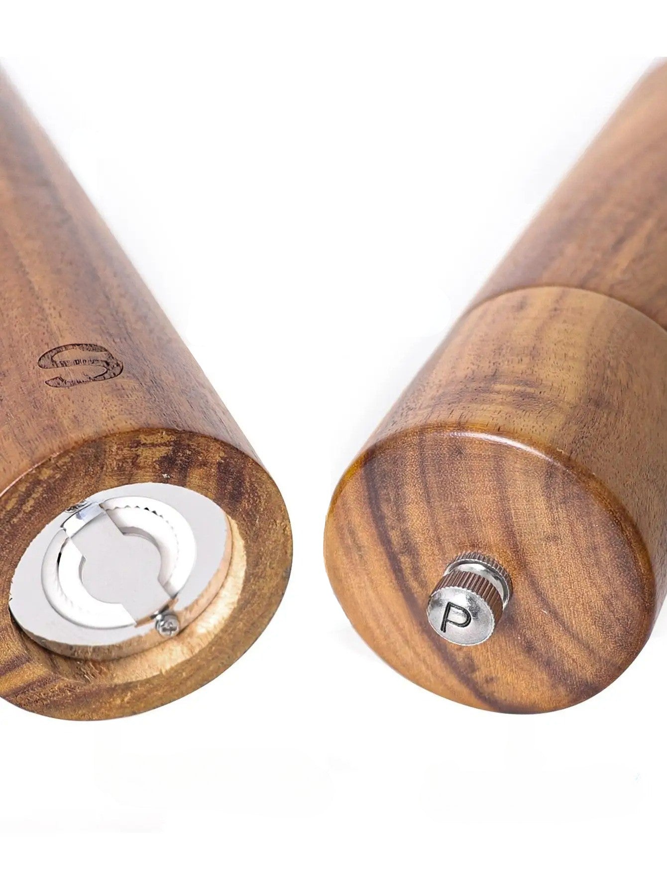 Salt- och pepparkvarn i trä – Stiligt köksredskap med bricka och pensel