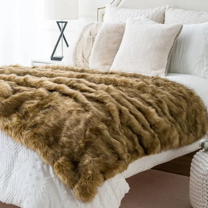 Plush Faux Fur Blanket – Elegant och Mysig Heminredning