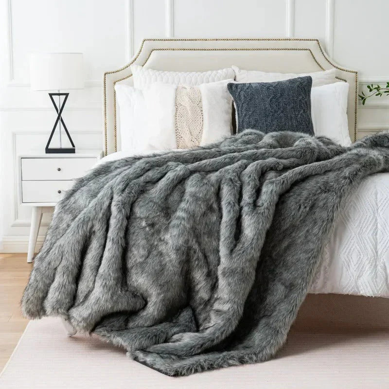 Plush Faux Fur Blanket – Elegant och Mysig Heminredning