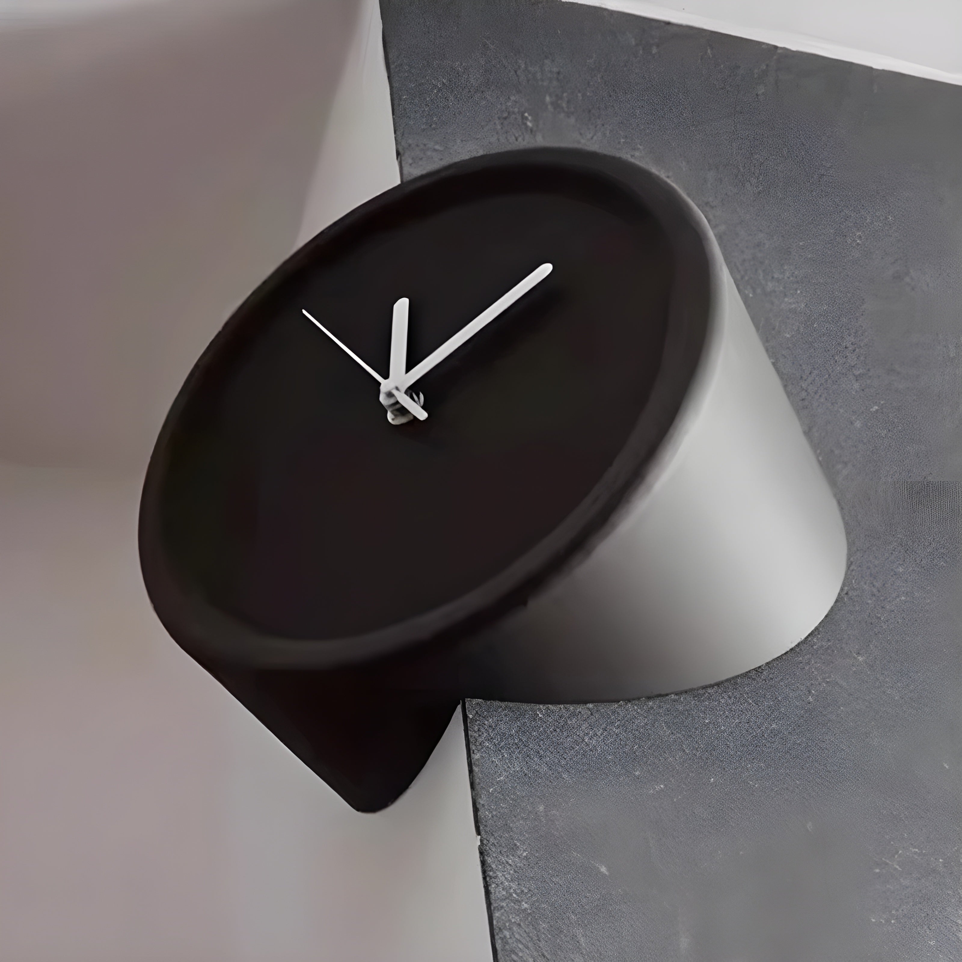 Hörnväggur – Dekorativ design med tyst kvartsvärk | Ideal för varje rumshörn