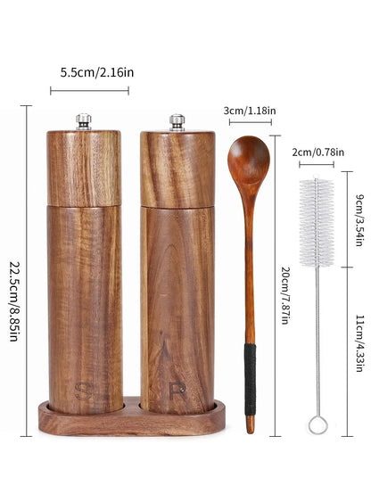 Salt- och pepparkvarn i trä – Stiligt köksredskap med bricka och pensel