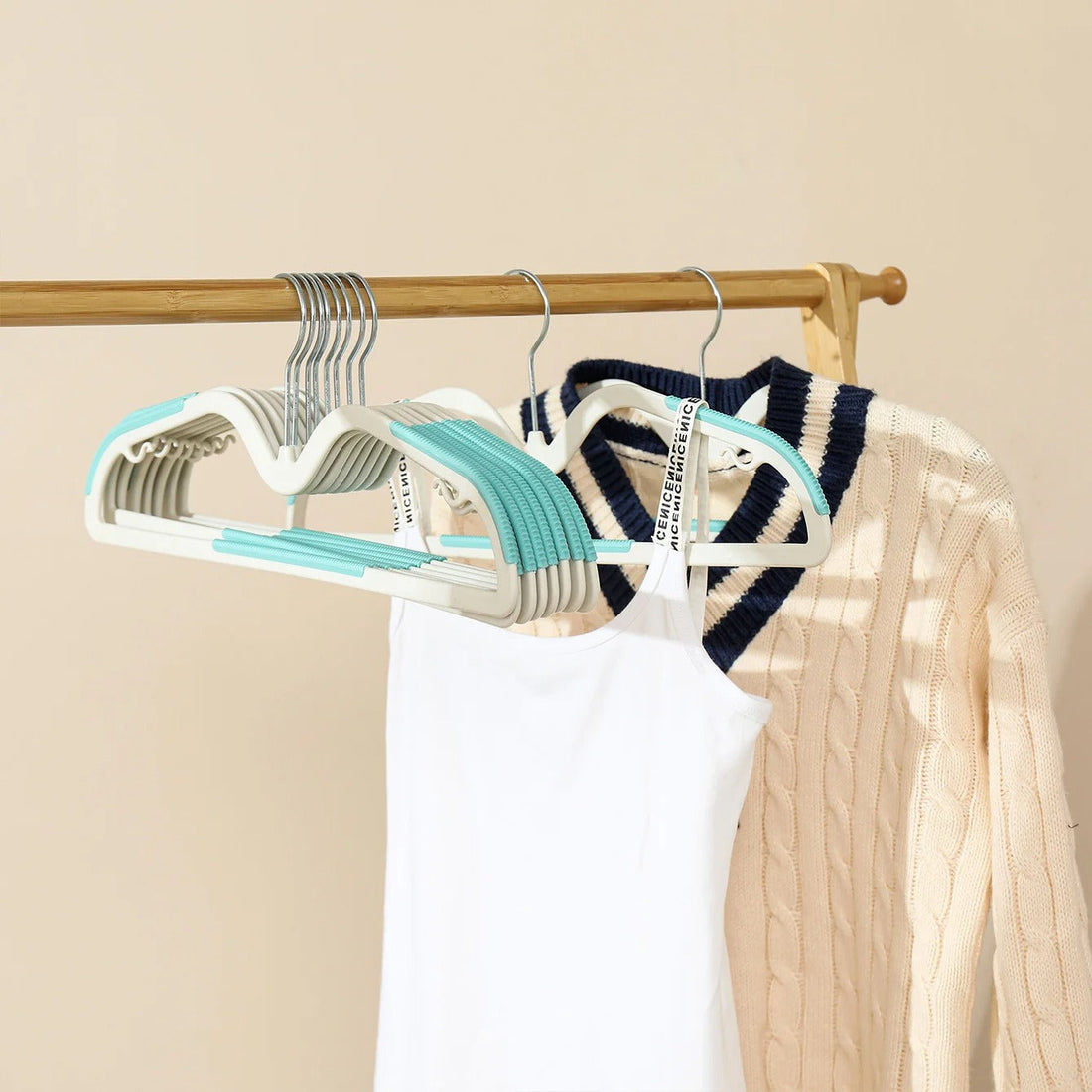 HangWise Hanger – Utrymmessparande Halka-av Klädhängare i Plast