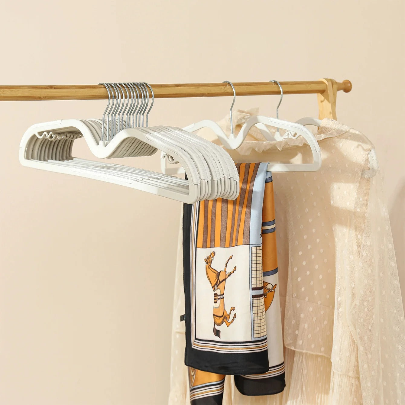 HangWise Hanger – Utrymmessparande Halka-av Klädhängare i Plast