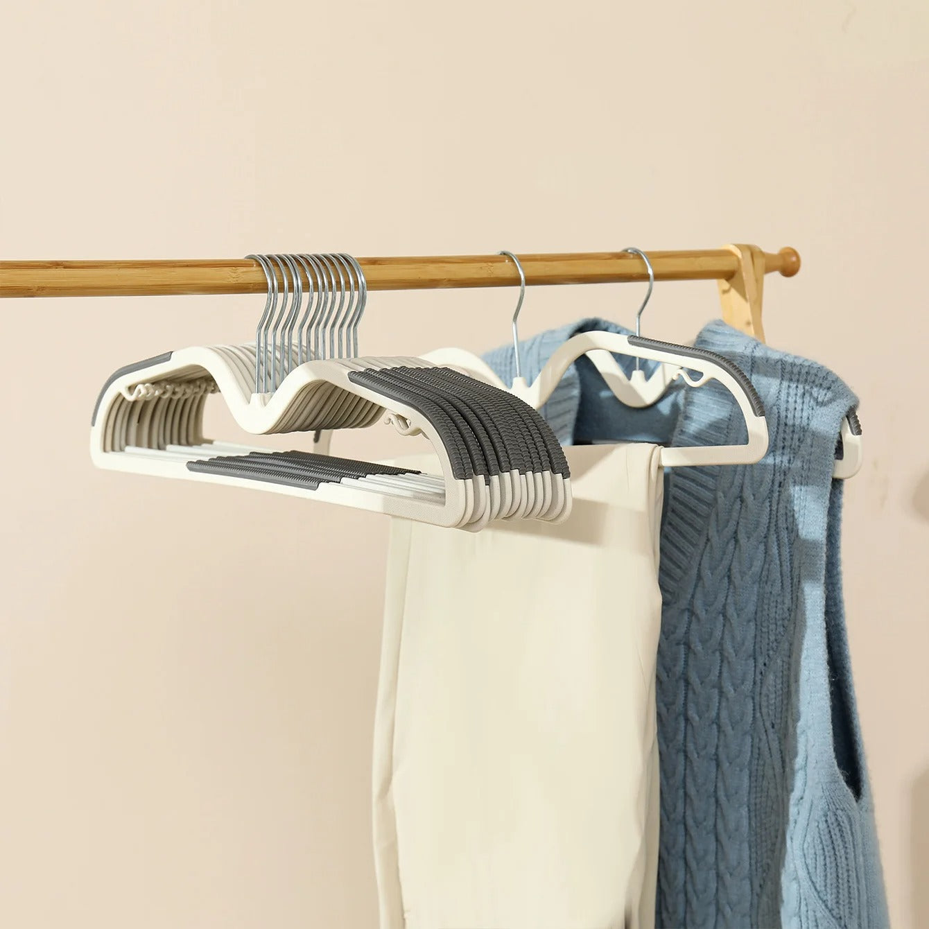 HangWise Hanger – Utrymmessparande Halka-av Klädhängare i Plast