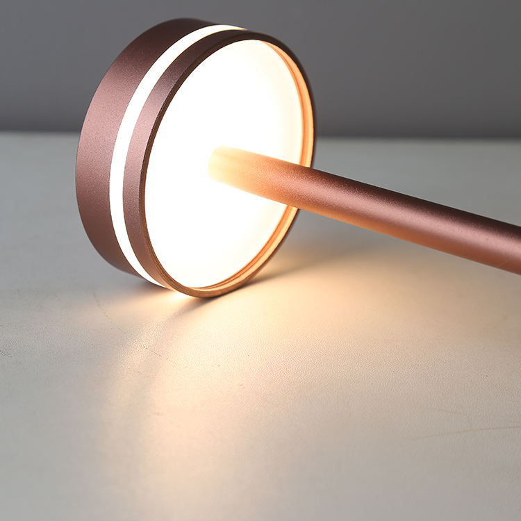 LuxeLight - Trådlös Bordslampa