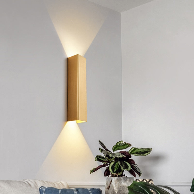 Carvallo Modern Utvändig Vägglampa | Elegant Design | LED med 3 Ljuskällor | Högkvalitativt Metallhus