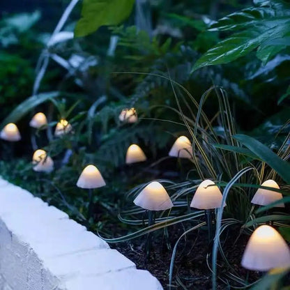 MUSHROOM GLOW - Solarslingor LED för en magisk atmosfär utomhus