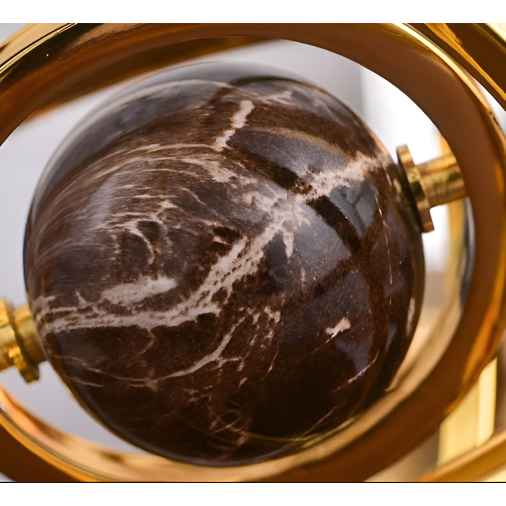Luxe Globe - Handgjord metalskulptur med marmorbasis för modern inredning