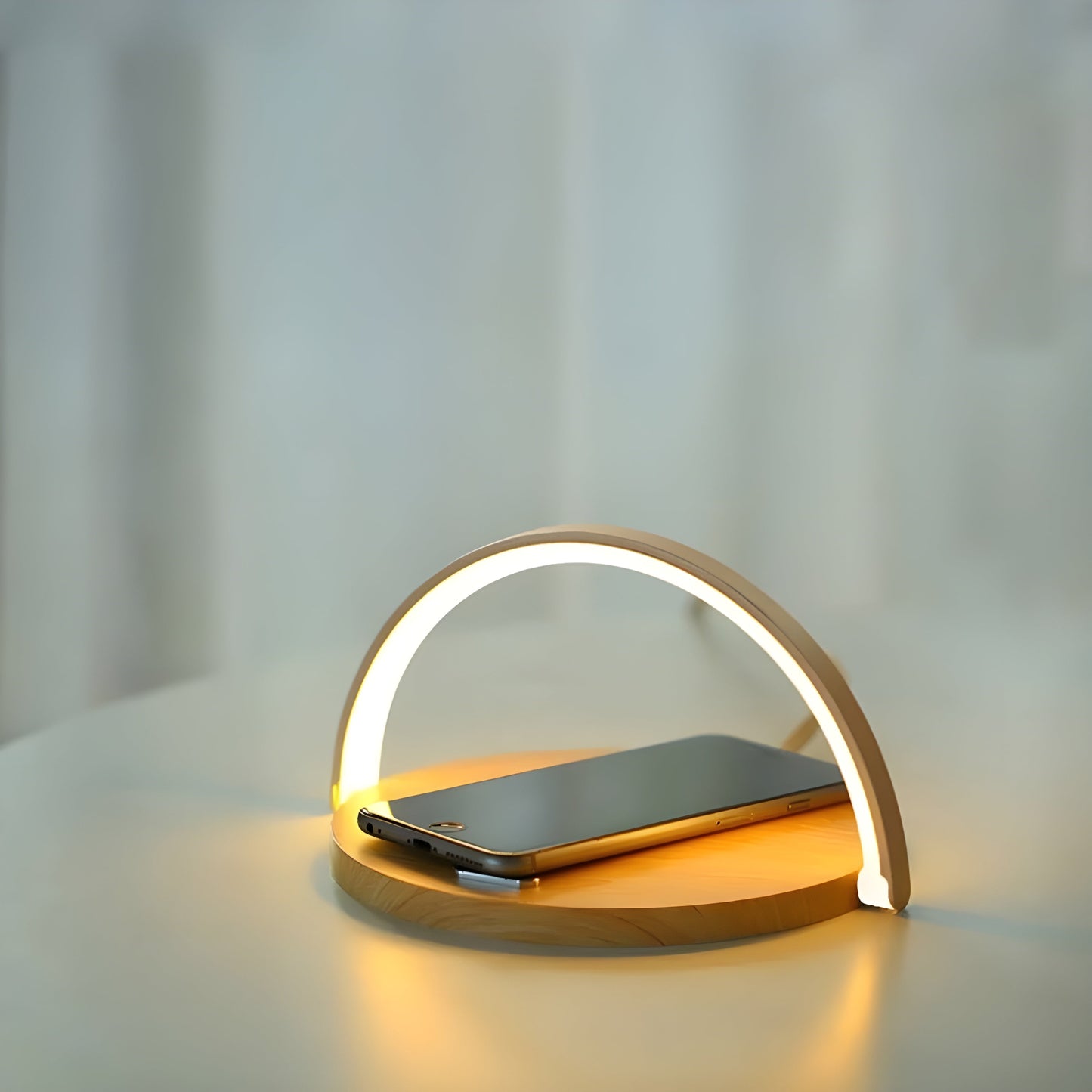 ChargeBeam Lampa - Trådlös laddfunktion LED bordslampa