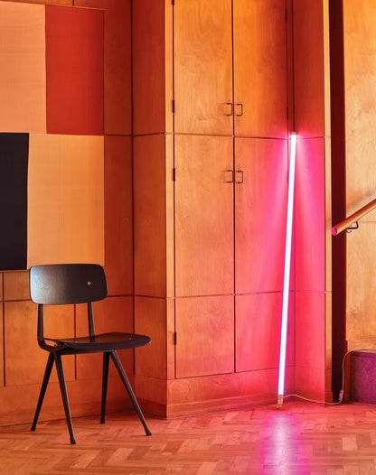 LED Golvlampa med Neonljusrördesign