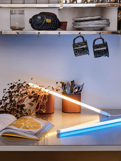 LED Golvlampa med Neonljusrördesign