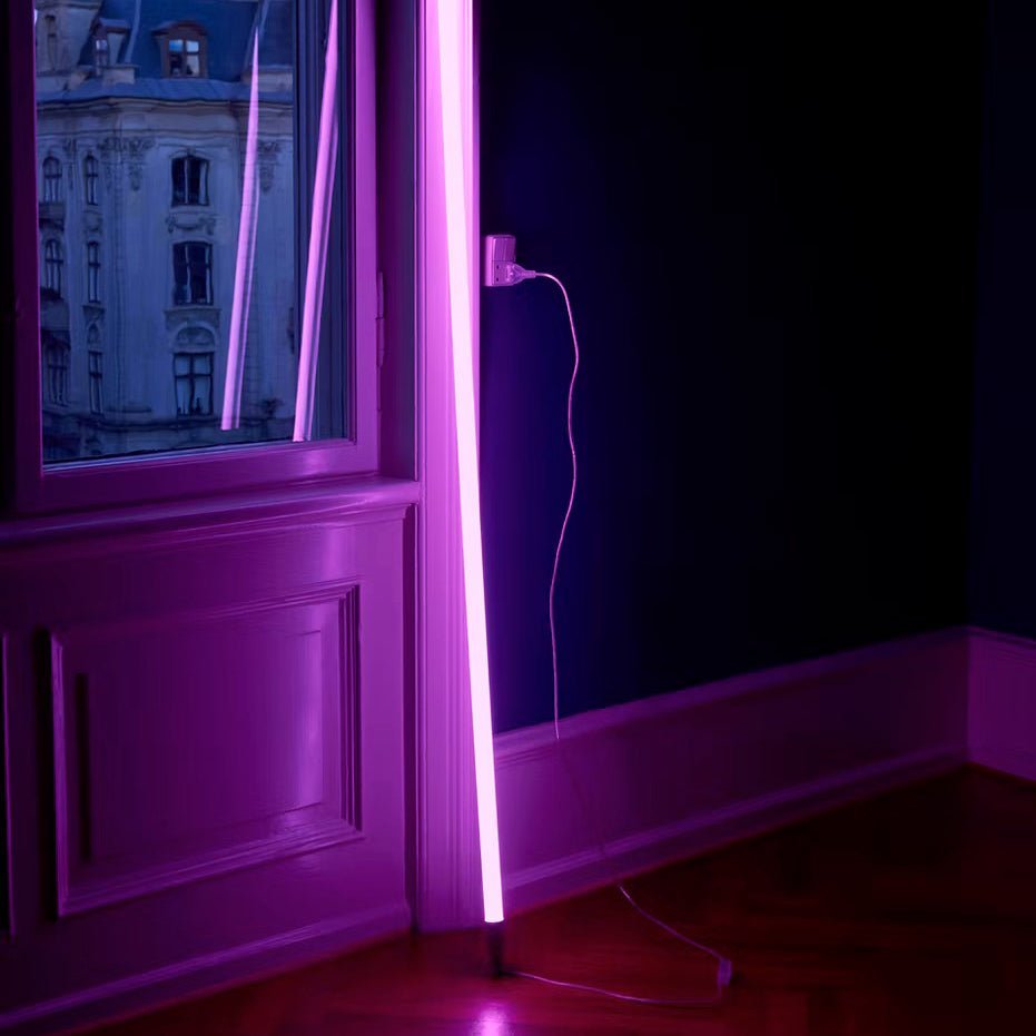 LED Golvlampa med Neonljusrördesign