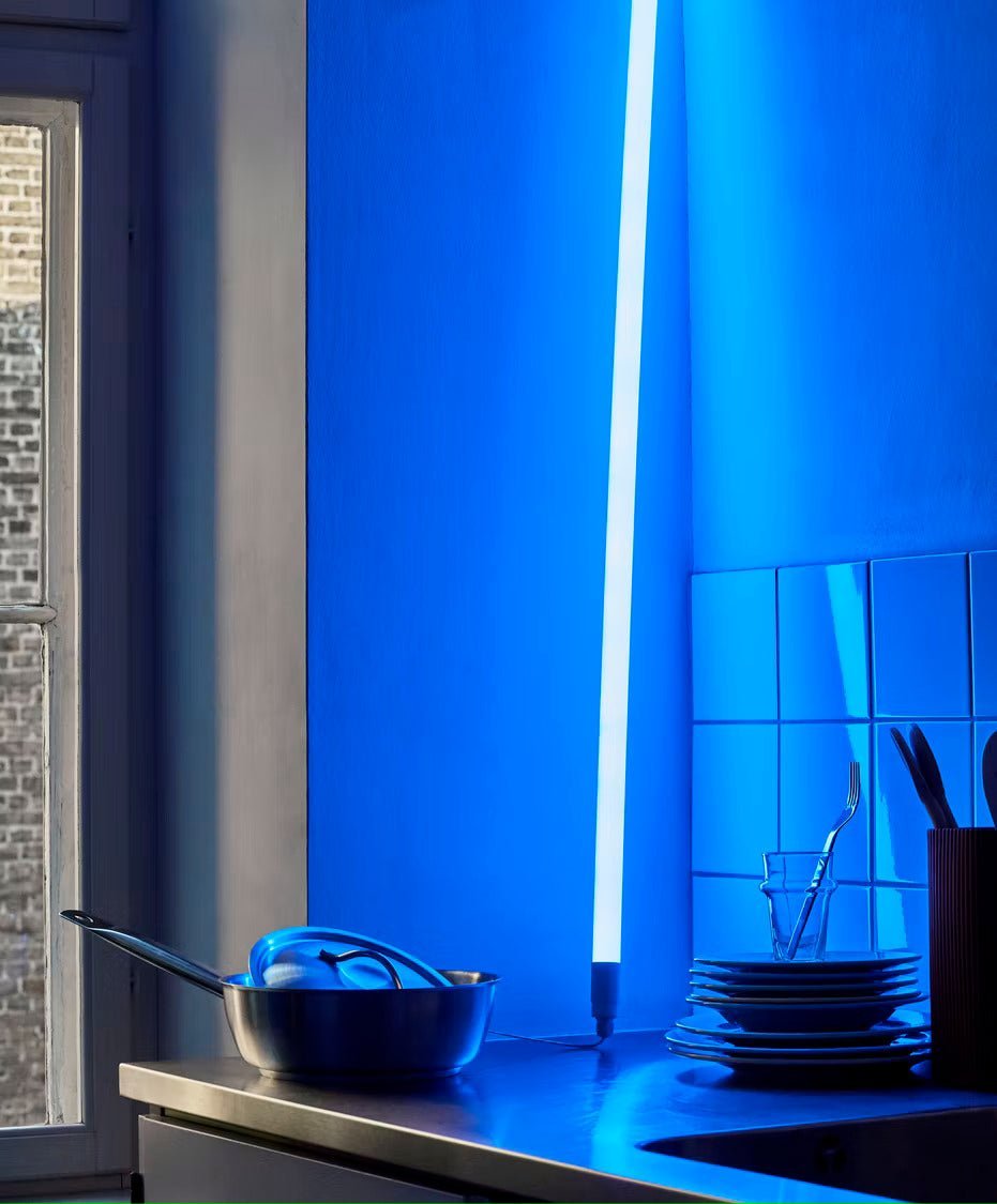 LED Golvlampa med Neonljusrördesign