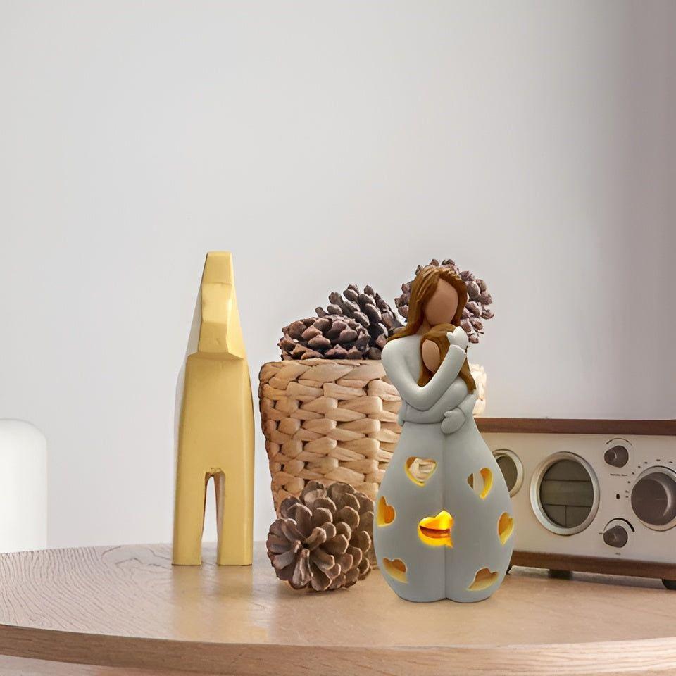 Embrace Glow - Omfamnande Mor Dotter Staty Fladdrande Ljusställ