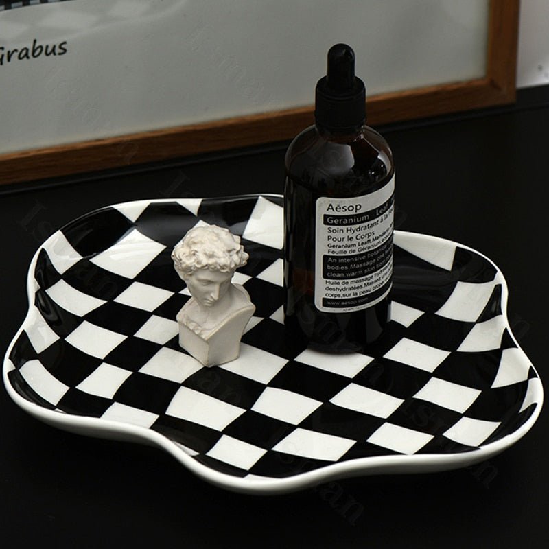 Nordisk keramisk rutigt förvaringsfat i modern design