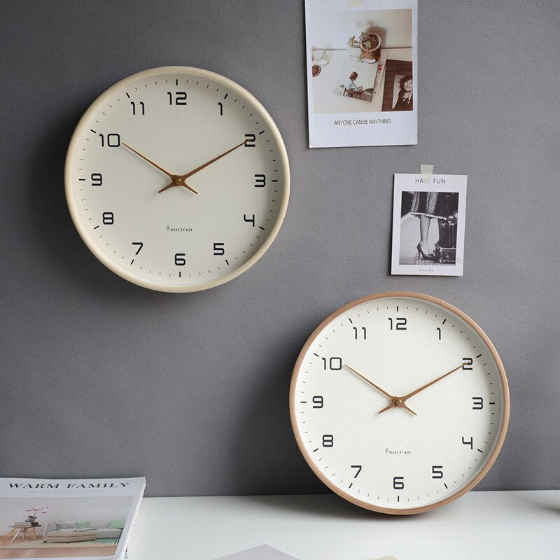 LUNDTIME – Tyst väggklocka i trä med skandinaviskt design