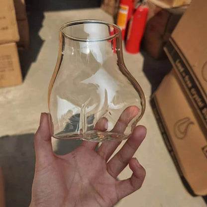 Elegenates Glas Med Kvinnliga Rundningar