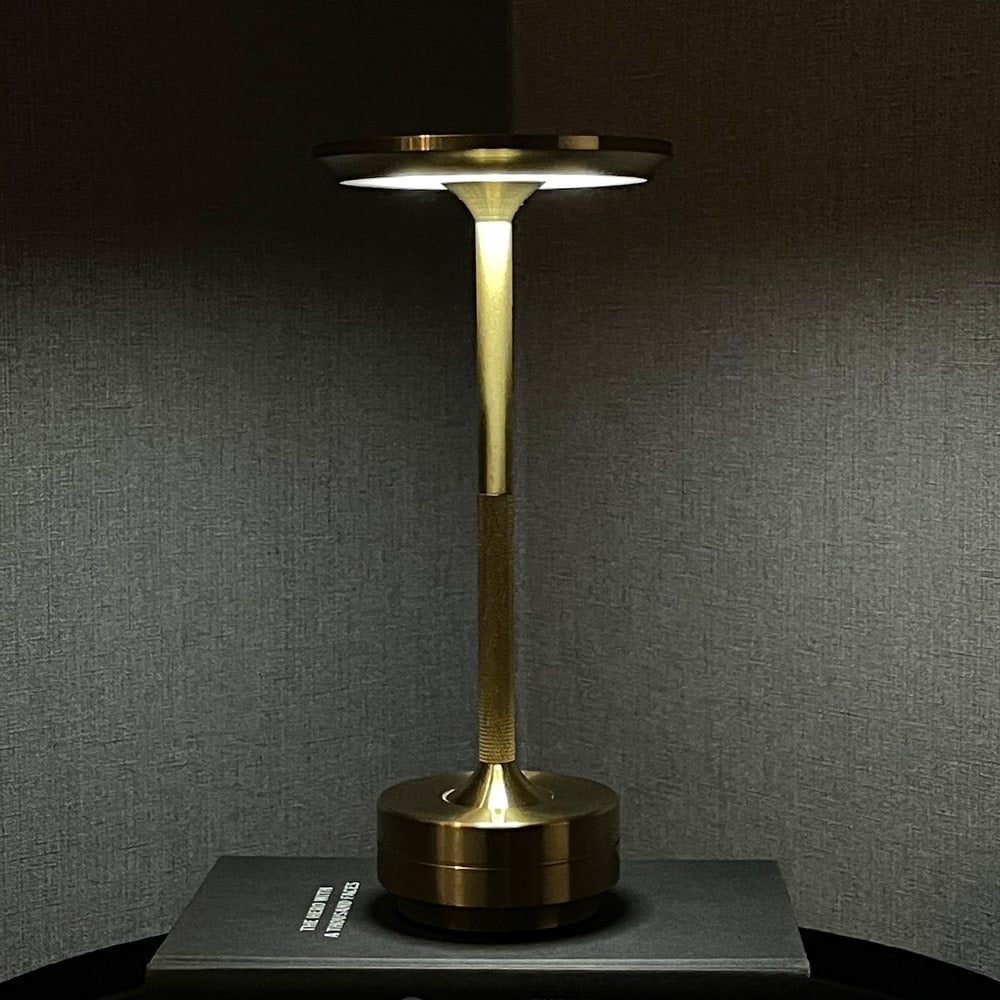 Ambient Metallic Trådlös Bordslampa