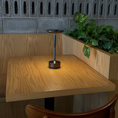 LuxRoyale Trådlös LED Bordslampa – Vattentålig, Justerbar Ljusstyrka, &amp; Modern Design