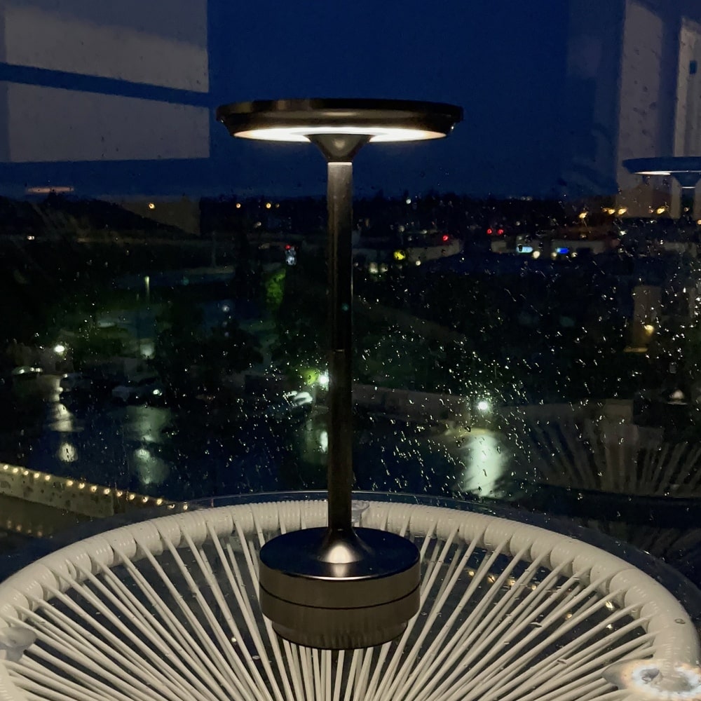 Ambient Metallic Trådlös Bordslampa