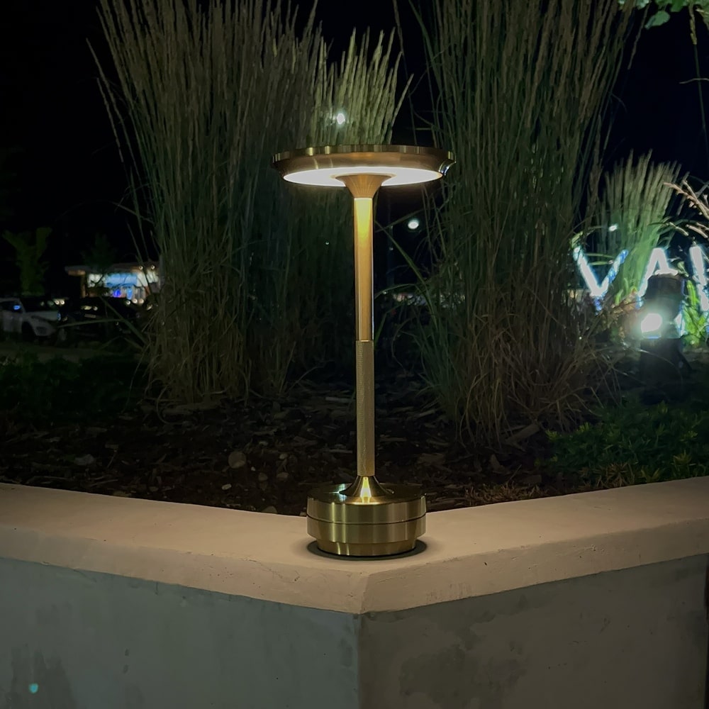 Ambient Metallic Trådlös Bordslampa