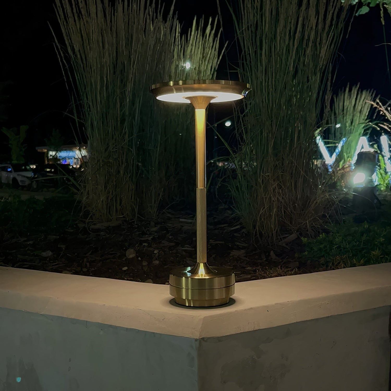 LumenArt - Skapa en atmosfär av elegans med Thomas bordslampa från LumenArt