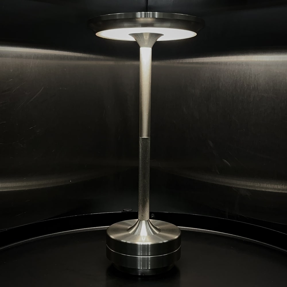 Ambient Metallic Trådlös Bordslampa