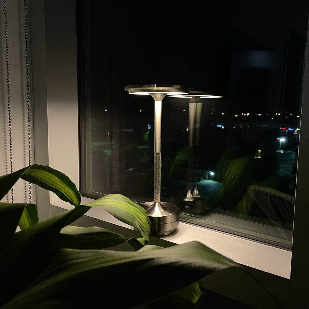 Ambient Metallic Trådlös Bordslampa