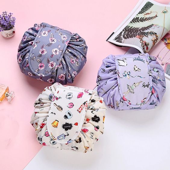 Carvallo - Kosmetiktask med snörning och stort utrymme